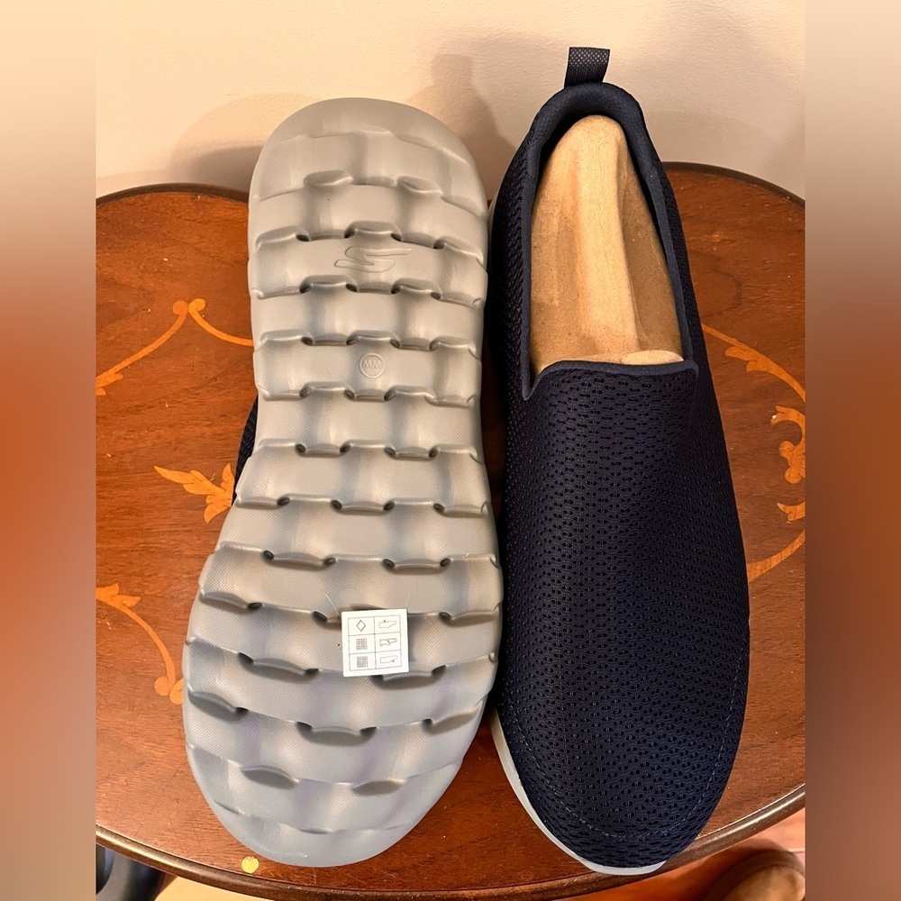 NWT Skechers Navy Slip-On Mens 12.5 Wide Fit Super Comfy GOGA Max Walking Vacay - Picture 3 of 8